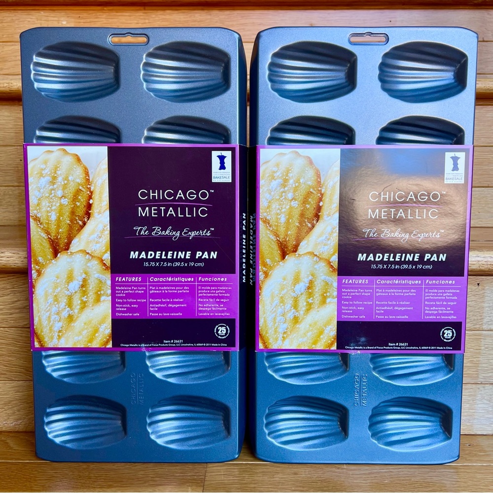 New CHICAGO METALLIC Madeleine Baking Pan Bake Pastry Teacake Tea Cake Non Stick